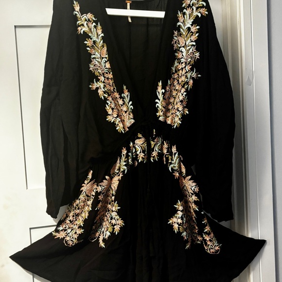 Embroidered Black Kimono mini dress - Picture 5 of 7